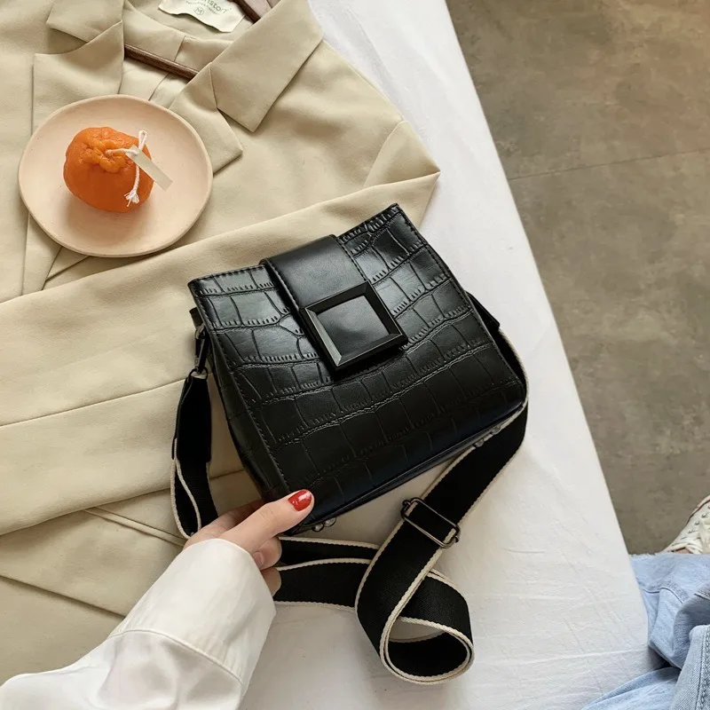 High quality retro stone pattern single shoulder bag2020new fashion Korean style ladies wide shoulder strap messenger bucket bag
High quality retro stone pattern single shoulder bag2020new fashion Korean style ladies wide shoulder strap messenger bucket bag