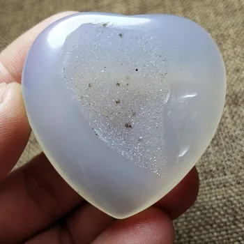 Natural Agate Crystal Hole Heart-shaped Pendant with Agate Treasure Basin on the Surface
Natural Agate Crystal Hole Heart-shaped Pendant with Agate Treasure Basin on the Surface