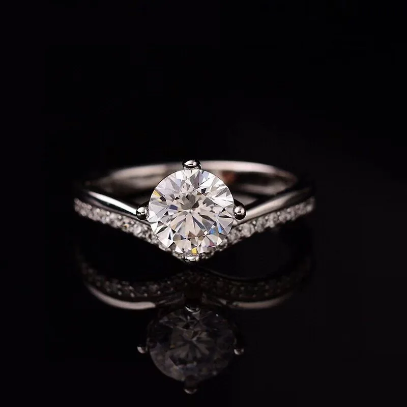 Round S925 Silver Moissanite Ring 1.00ct D VVS Luxury Moissanite Weding Ring for Women
Round S925 Silver Moissanite Ring 1.00ct D VVS Luxury Moissanite Weding Ring for Women