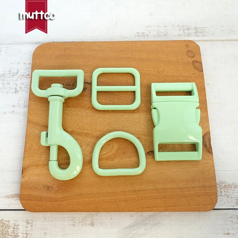 (Металлическая пряжка + Регулируемая пряжка + D-образное кольцо + металлическая застежка для собак/набор) Экологически чистый зеленый аксессуар для 25 мм тканевого ошейника «сделай сам» 
(Металлическая пряжка + Регулируемая пряжка + D-образное кольцо + металлическая застежка для собак/набор) Экологически чистый зеленый аксессуар для 25 мм тканевого ошейника «сделай сам»