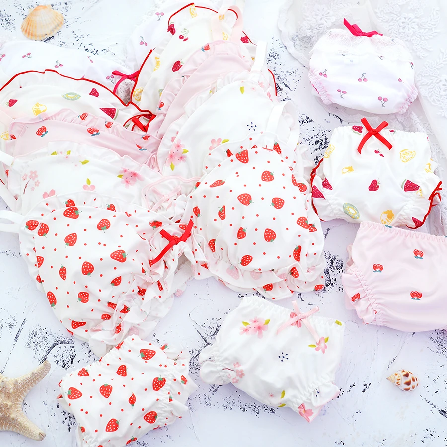 Japanese Lolita Sweet Intimates Set Women's Comfortable Young Girl Strawberry Print Bowknot No rims Ruffle Bra & Panties Set
Japanese Lolita Sweet Intimates Set Women's Comfortable Young Girl Strawberry Print Bowknot No rims Ruffle Bra & Panties Set