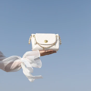 Niche design small fragrance rhombic chain handbag 2019 new simple shoulder slung small bag
Niche design small fragrance rhombic chain handbag 2019 new simple shoulder slung small bag