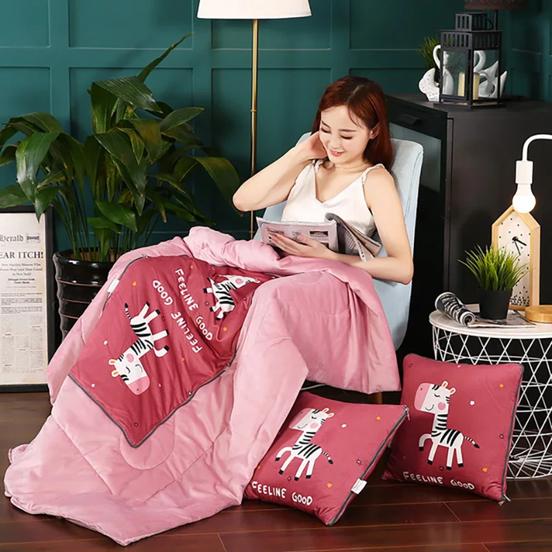 Pillow Blanket 2 In 1 Multifunctional Decor For Bed Office Sofa Cushions Quilt 40x40cm Cushion Unfolded Size 110x150cm Blankets
Pillow Blanket 2 In 1 Multifunctional Decor For Bed Office Sofa Cushions Quilt 40x40cm Cushion Unfolded Size 110x150cm Blankets