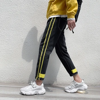 2020 Spring Nine Part Jeans Male Trend Pants Men's Yellow Color Lines Patchwork Jeans Side Stripe Fashion Denim Stretch Pants 
2020 Spring Nine Part Jeans Male Trend Pants Men's Yellow Color Lines Patchwork Jeans Side Stripe Fashion Denim Stretch Pants