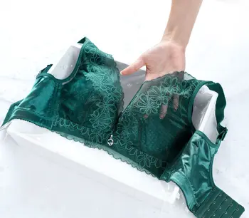 2020 New Style without Steel Ring Large Bust Explicit Small Large Size Bra French Lace Sexy Ultra-Thin Porous Cup Underwear Wome 
2020 New Style without Steel Ring Large Bust Explicit Small Large Size Bra French Lace Sexy Ultra-Thin Porous Cup Underwear Wome