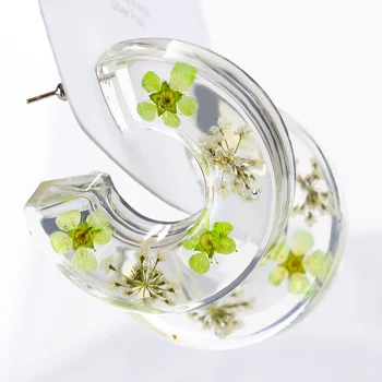 AMORCOME Bohemian Clear Acrylic Hoop Earrings with Pressed Flowers Transparent Dried Flower Statement Earrings Party Jewelry
AMORCOME Bohemian Clear Acrylic Hoop Earrings with Pressed Flowers Transparent Dried Flower Statement Earrings Party Jewelry
