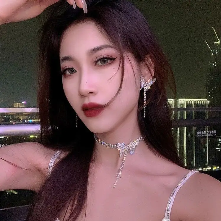 Bow collar Sexy girl warrior bow collar chain Super hot diamond necklace Diamond Butterfly Earrings sailor moon cosplay
Bow collar Sexy girl warrior bow collar chain Super hot diamond necklace Diamond Butterfly Earrings sailor moon cosplay