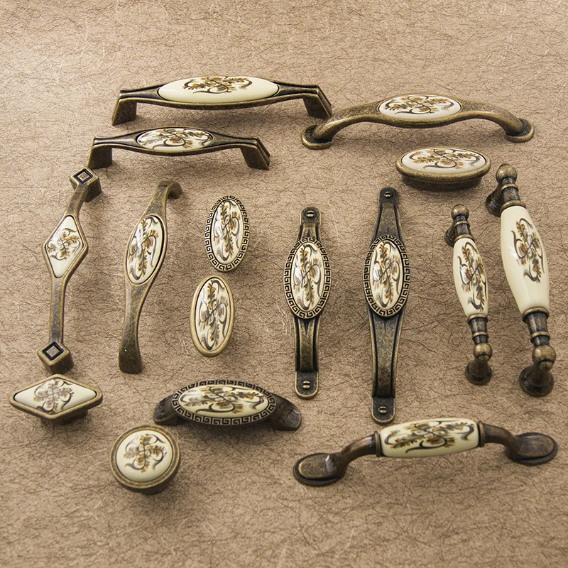 4 Pcs/Lot Cabinet Handle Drawer European Style Now Simple 128 Double Hole Retro Classic Antique Copper Countryside Wardrobe Door
4 Pcs/Lot Cabinet Handle Drawer European Style Now Simple 128 Double Hole Retro Classic Antique Copper Countryside Wardrobe Door