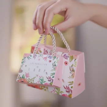 Paper Favor Bag pink wedding Packing Boxes Flowers Gift Box with handle white kraft candy package box 10pcs/lot
Paper Favor Bag pink wedding Packing Boxes Flowers Gift Box with handle white kraft candy package box 10pcs/lot