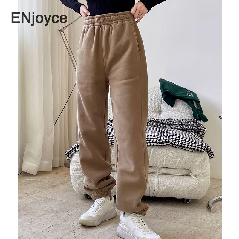 Winter Velvet Brushed Casual Sports Style Sweatpants Women High Waist Loose Straight Pants Korean Streetwear Wide Leg Trousers
Winter Velvet Brushed Casual Sports Style Sweatpants Women High Waist Loose Straight Pants Korean Streetwear Wide Leg Trousers