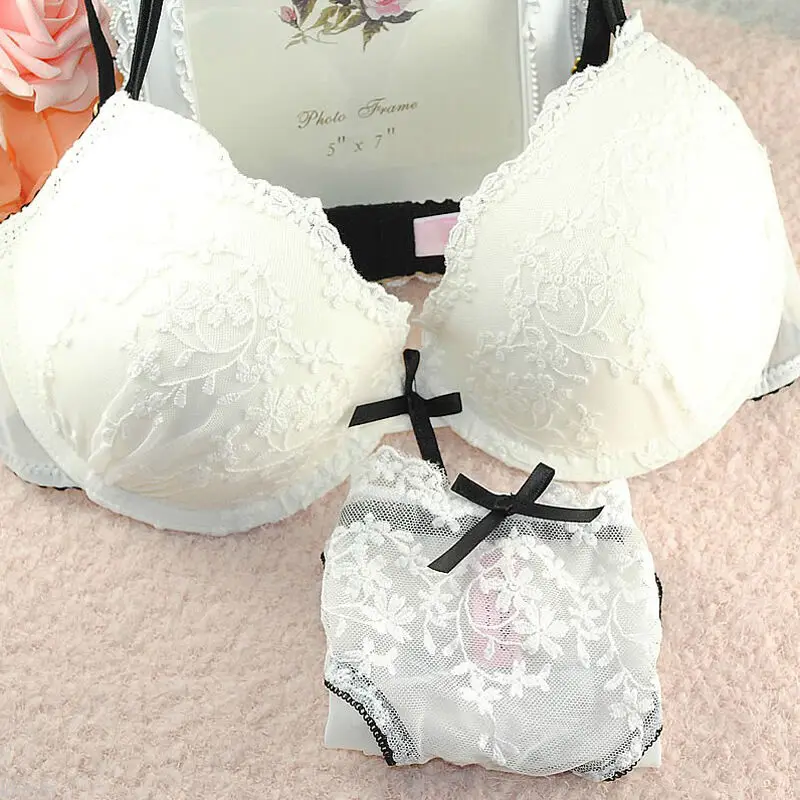 Solid color women's floral lace back buckle adjustable shoulder strap bra push high bra set thickening thong underwear
Solid color women's floral lace back buckle adjustable shoulder strap bra push high bra set thickening thong underwear
