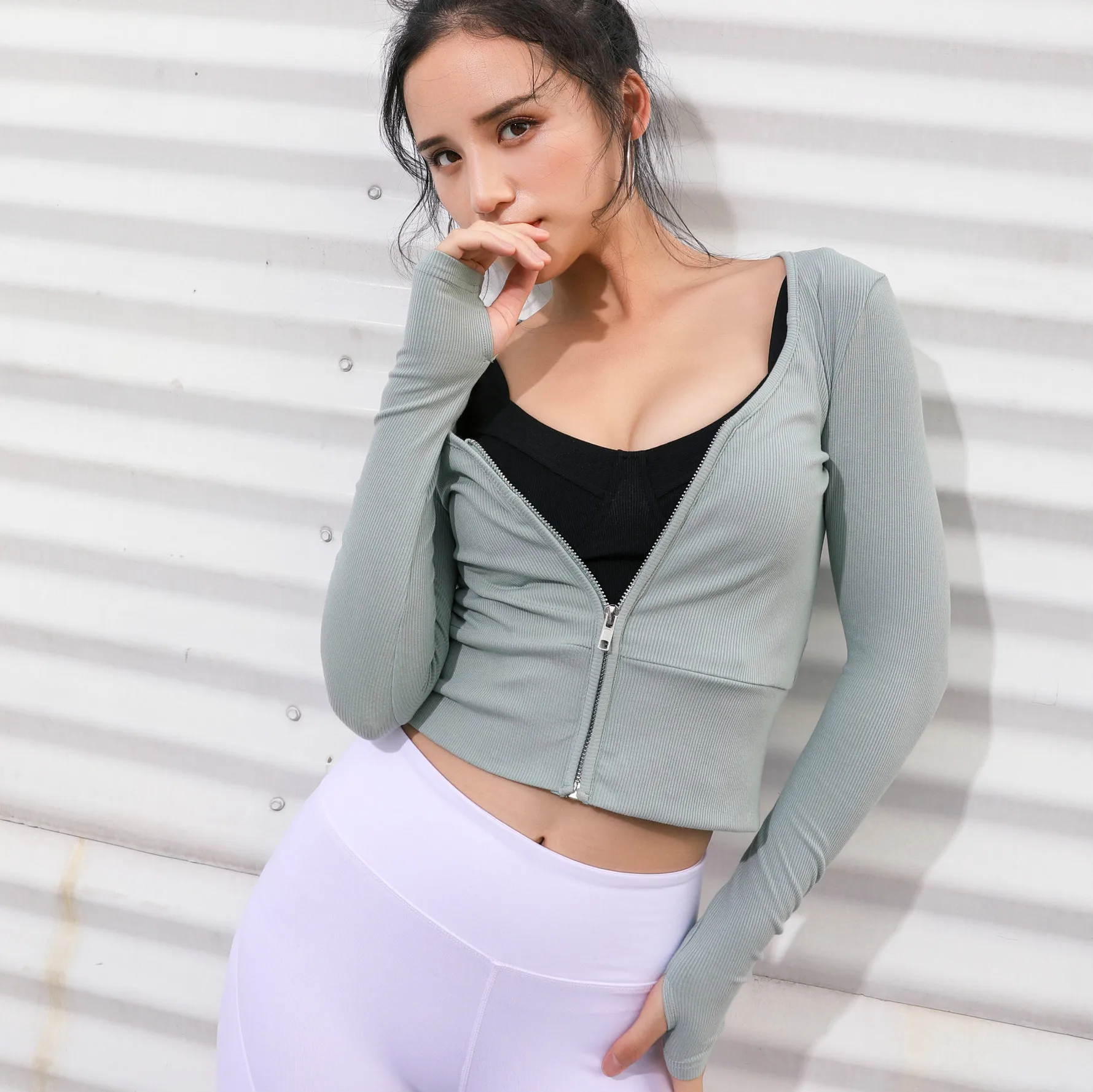 Women Long Sleeve Deep V Neck Zipper Running Jacket Autumn Winter Outdoor Sports Tops Slim Fit Thumb Hole Yoga Fitness Jacket
Women Long Sleeve Deep V Neck Zipper Running Jacket Autumn Winter Outdoor Sports Tops Slim Fit Thumb Hole Yoga Fitness Jacket