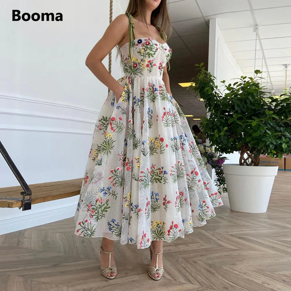 Booma 2022 Sweetheart Embroidery Lace Midi Prom Dresses Spaghetti Straps Ribbons Mesh Net Tea-Length A-Line Formal Party Gowns
Booma 2022 Sweetheart Embroidery Lace Midi Prom Dresses Spaghetti Straps Ribbons Mesh Net Tea-Length A-Line Formal Party Gowns