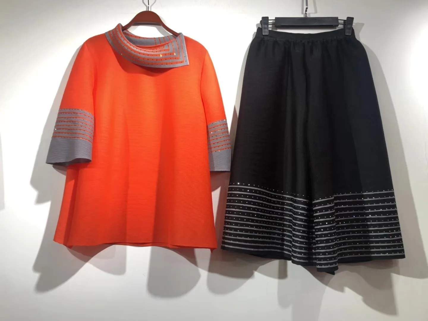 2020 New Arrival Amygu Short Office Lady Pullover Collar Regular Elastic Waist Mid-calf Regular Solid Calf-length Pants
2020 New Arrival Amygu Short Office Lady Pullover Collar Regular Elastic Waist Mid-calf Regular Solid Calf-length Pants