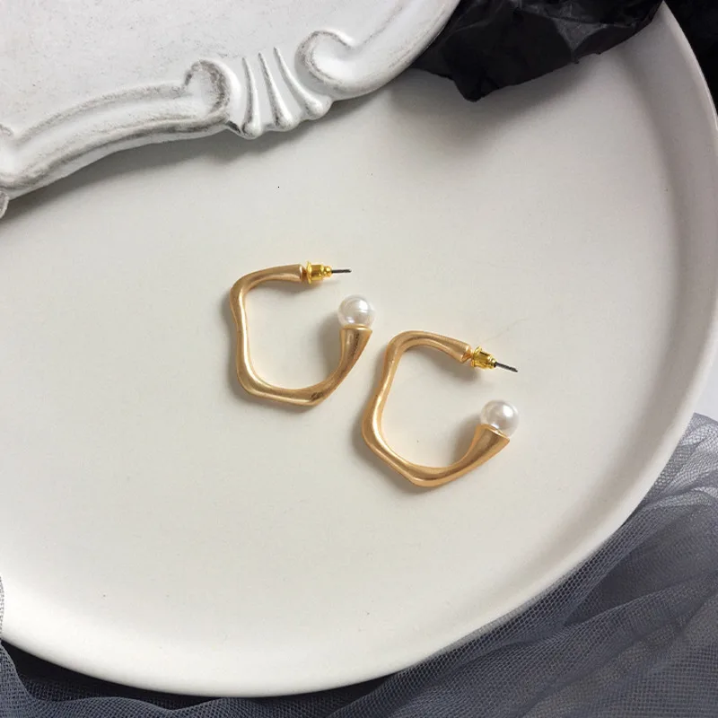 2019 New Fashion Minimalist Gold Color Metal Pearl Hoop Earrings Irregular Geometric Circle Wedding Earrings For Women Jewelry
2019 New Fashion Minimalist Gold Color Metal Pearl Hoop Earrings Irregular Geometric Circle Wedding Earrings For Women Jewelry
