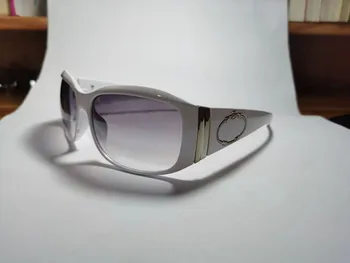 1513 New Little Bee luxury designer women's round frame sunglasses, red and green Oculos De Sol Gafas glitter
1513 New Little Bee luxury designer women's round frame sunglasses, red and green Oculos De Sol Gafas glitter