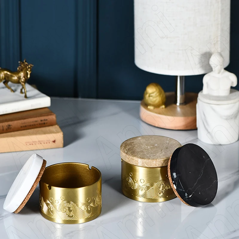 Креативные латунные металлические пепельницы, Европейская Современная волнистая резная портативная пепельница, Настольная пепельница для гостиной, украшение для дома
Креативные латунные металлические пепельницы, Европейская Современная волнистая резная портативная пепельница, Настольная пепельница для гостиной, украшение для дома