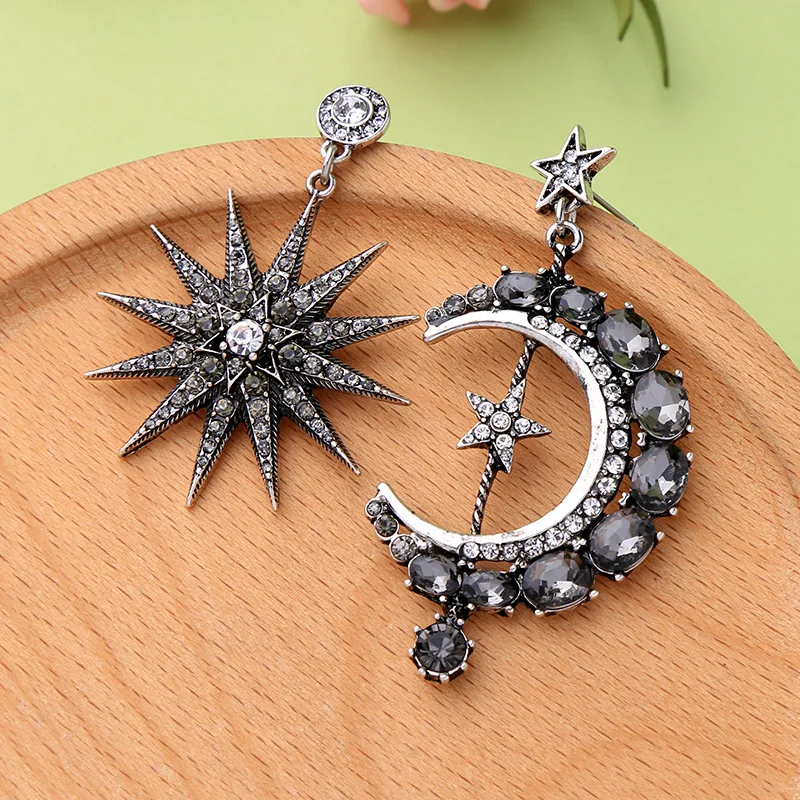 Creative Exaggeration Star Moon Inlaid Zircon Long Drop Earrings for Women Gothic Steam Punk Fashion Jewelry
Creative Exaggeration Star Moon Inlaid Zircon Long Drop Earrings for Women Gothic Steam Punk Fashion Jewelry
