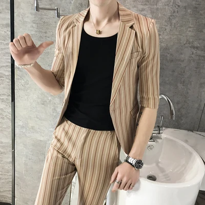 Summer New Men's Striped Five-point Sleeve Small Suit Jacket Hair Stylist Korean Version Of The Self-cultivation Sleeves Suit
Summer New Men's Striped Five-point Sleeve Small Suit Jacket Hair Stylist Korean Version Of The Self-cultivation Sleeves Suit