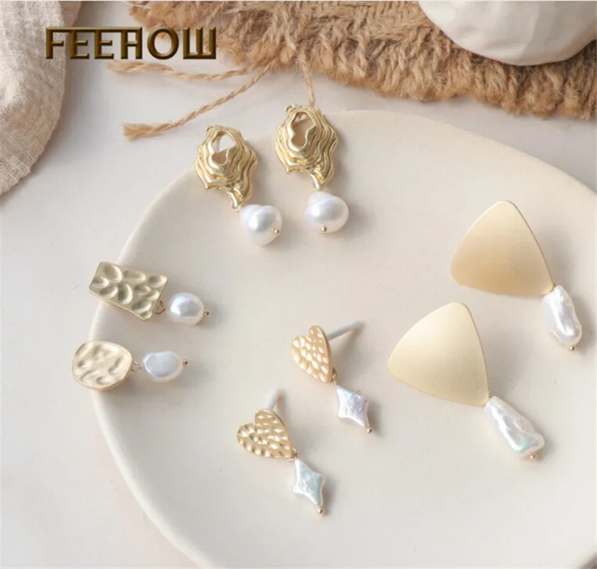 FEEHOW New Design Matte Metal Gold Love Heart Triangle Geometric Irregular Natural Freshwater Pearl Stud Earrings for Women
FEEHOW New Design Matte Metal Gold Love Heart Triangle Geometric Irregular Natural Freshwater Pearl Stud Earrings for Women