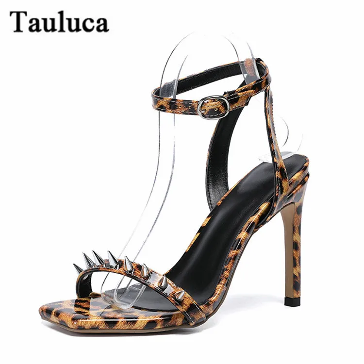 New Patent Leather Women Sandals Sexy Leopard Print Peep Toe Spike High Heel Sandals Genuine Leather Rivet Lady Square Toe Shoes
New Patent Leather Women Sandals Sexy Leopard Print Peep Toe Spike High Heel Sandals Genuine Leather Rivet Lady Square Toe Shoes