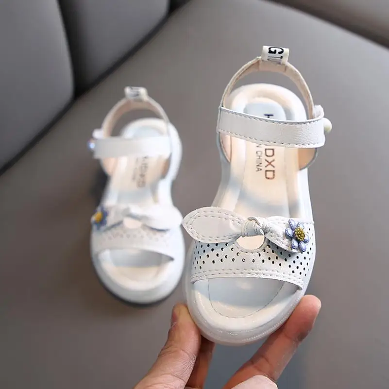New Children's Sandals Baby Girls Shoes Non-slip Leather Princess Shoes Summer Fashion Bow Kids Sandals White Purple Pink
New Children's Sandals Baby Girls Shoes Non-slip Leather Princess Shoes Summer Fashion Bow Kids Sandals White Purple Pink