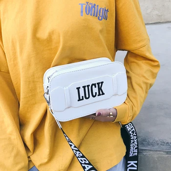 Small bag female 2020 new wave Korean wild Messenger Wide shoulder strap fashion letter personality small square bag pu
Small bag female 2020 new wave Korean wild Messenger Wide shoulder strap fashion letter personality small square bag pu
