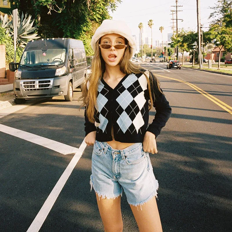 Fashion Casual V-neck Diamond Lattice Cardigan Women's Versatile Street Style Sweater Pullover 
Fashion Casual V-neck Diamond Lattice Cardigan Women's Versatile Street Style Sweater Pullover