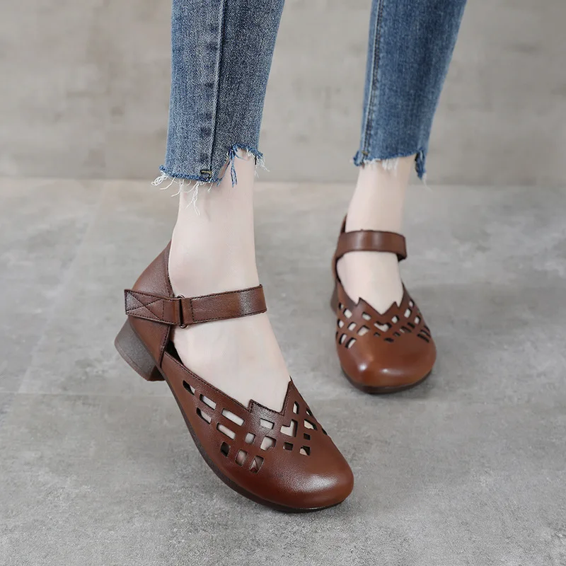 Summer Flat Toe Cap Buckle Hole Shoes Leather Thick-heeled Women's Sandals Waterproof Top Layer Cowhide Hollow Roman Shoes 
Summer Flat Toe Cap Buckle Hole Shoes Leather Thick-heeled Women's Sandals Waterproof Top Layer Cowhide Hollow Roman Shoes