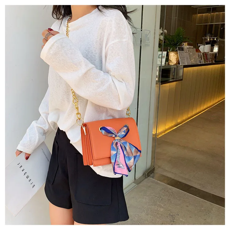 2019 new butterfly scarf small square bag sweet lady chain one shoulder slanted girl bag 
2019 new butterfly scarf small square bag sweet lady chain one shoulder slanted girl bag