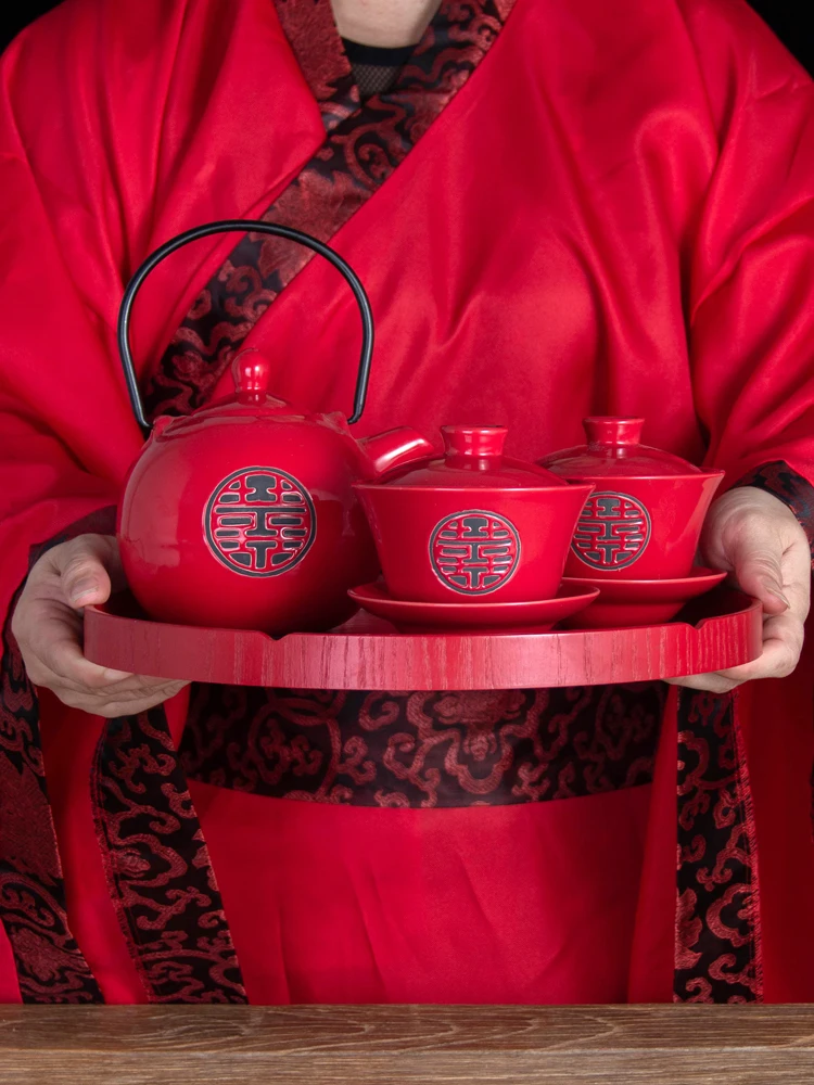 Chinese style red double happiness tea bowl covered wedding tea cup pot senior parents respect teacup teapot dowry gift box 
Chinese style red double happiness tea bowl covered wedding tea cup pot senior parents respect teacup teapot dowry gift box