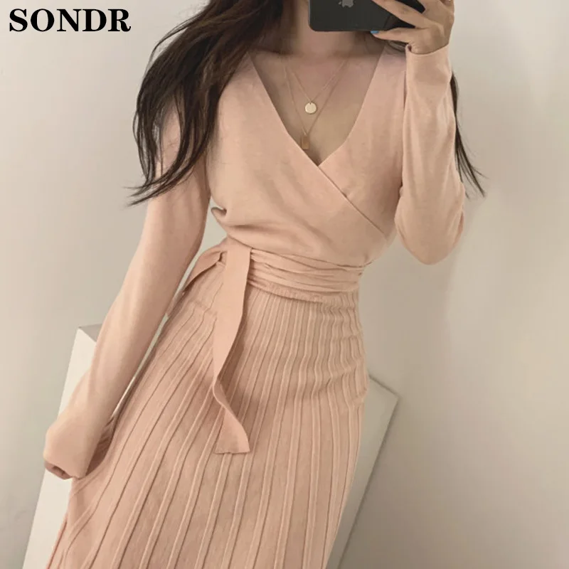 Elegant V-NECK Temperament Dresses Solid Korean Style Long Sleeve Autumn Knitted Dress Female Autumn Winter Long Dresses 2020
Elegant V-NECK Temperament Dresses Solid Korean Style Long Sleeve Autumn Knitted Dress Female Autumn Winter Long Dresses 2020