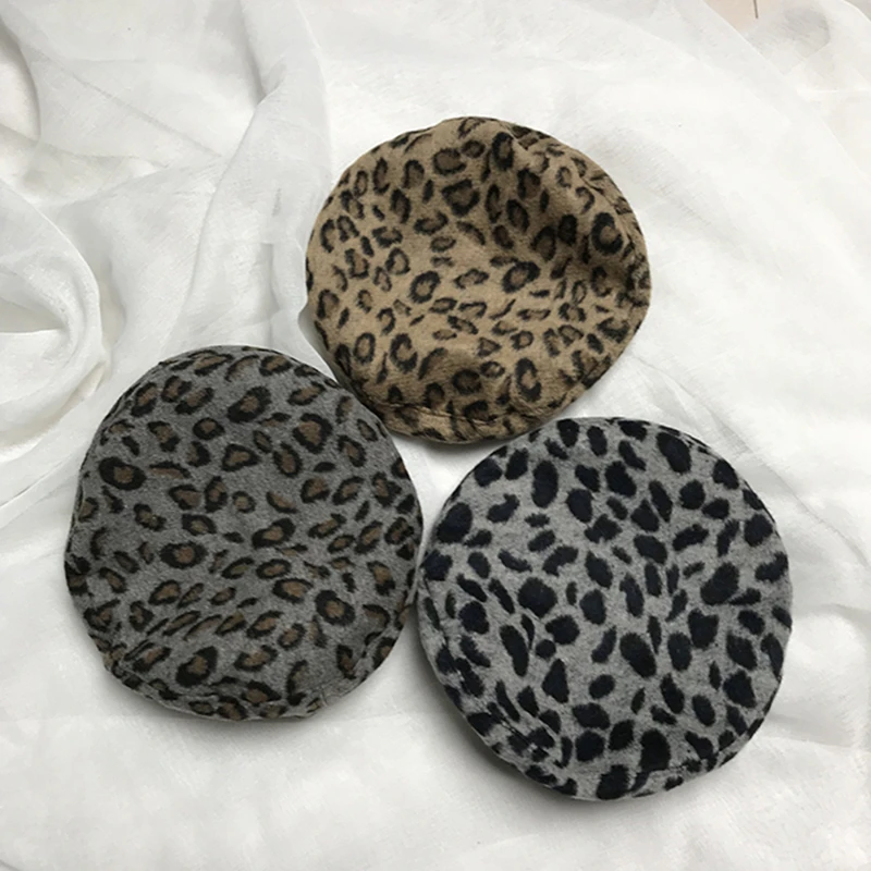 leopard Beret autumn winter flat cap grey camel color women hat felt wool material warm comfortable fashion beret femme 58cm
leopard Beret autumn winter flat cap grey camel color women hat felt wool material warm comfortable fashion beret femme 58cm