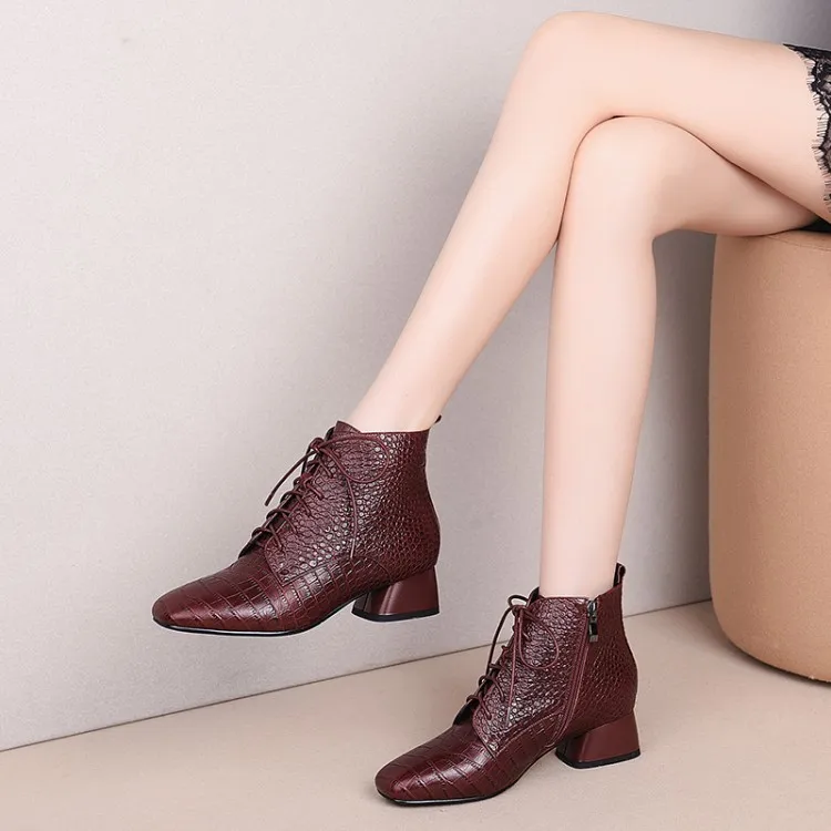 MLJUESE 2020 women ankle boots cow leather winter short plush lace up square toe checkered high heels female boots party dress
MLJUESE 2020 women ankle boots cow leather winter short plush lace up square toe checkered high heels female boots party dress