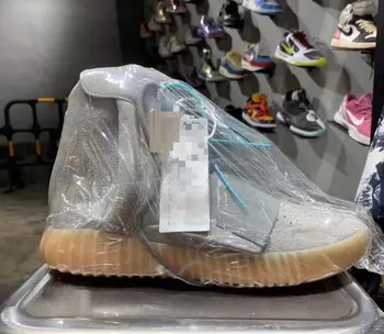 high quality sneakers men casual shoes black low-top shoes flying weave hombre tenis fluorescent KANYE 700 Classic valorant 50 
high quality sneakers men casual shoes black low-top shoes flying weave hombre tenis fluorescent KANYE 700 Classic valorant 50