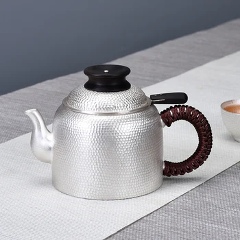 High-quality hammered Qinquan teapot household tea set single pot sterling silver 999 one pot multifunctional silver pot
High-quality hammered Qinquan teapot household tea set single pot sterling silver 999 one pot multifunctional silver pot