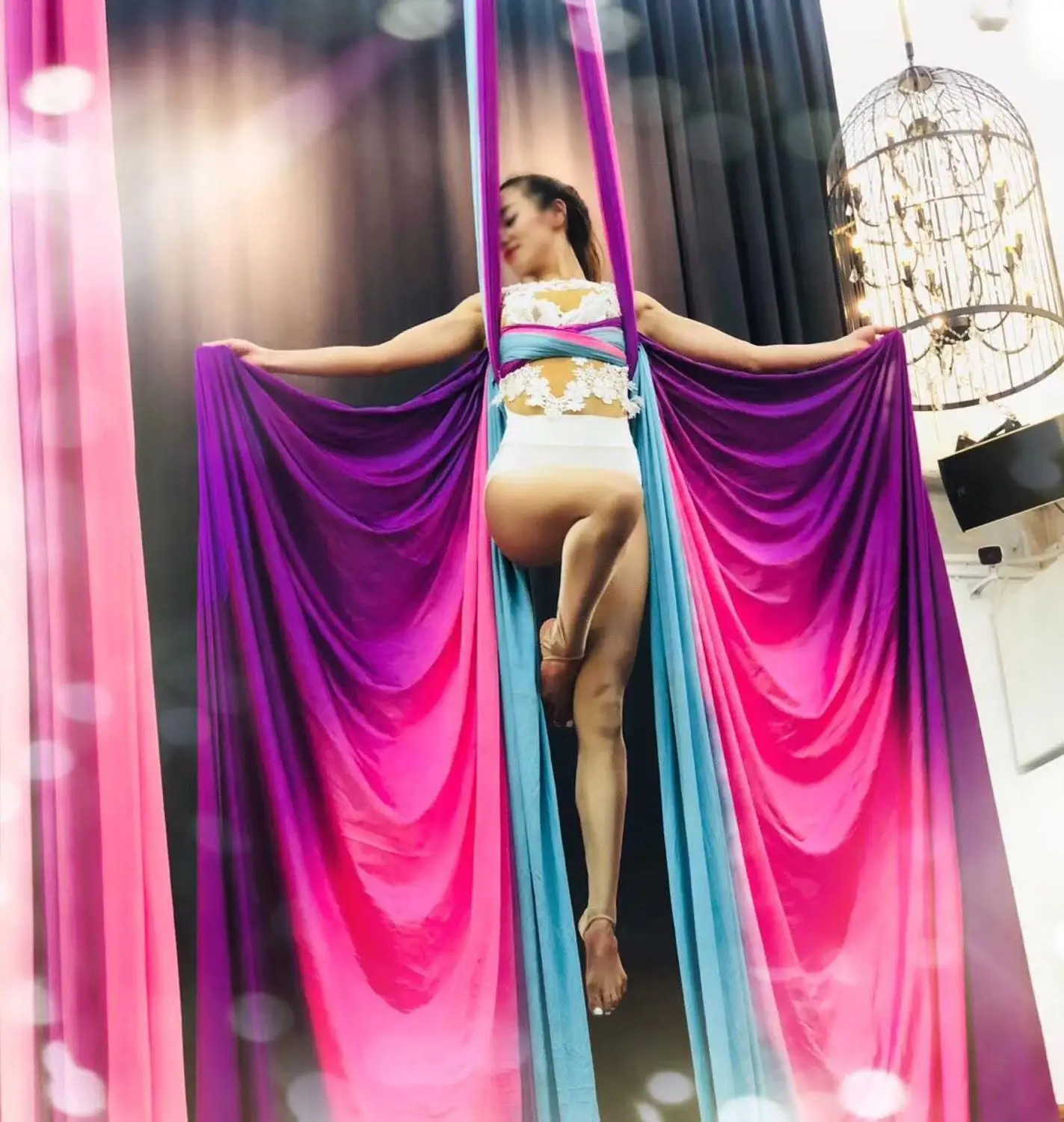 16.5Meters/18Yards Low Stretch Fabric Flying Ombre Aerial Silk Set Trapeze Sling Kit Extension Nylon Yoga Swing
16.5Meters/18Yards Low Stretch Fabric Flying Ombre Aerial Silk Set Trapeze Sling Kit Extension Nylon Yoga Swing