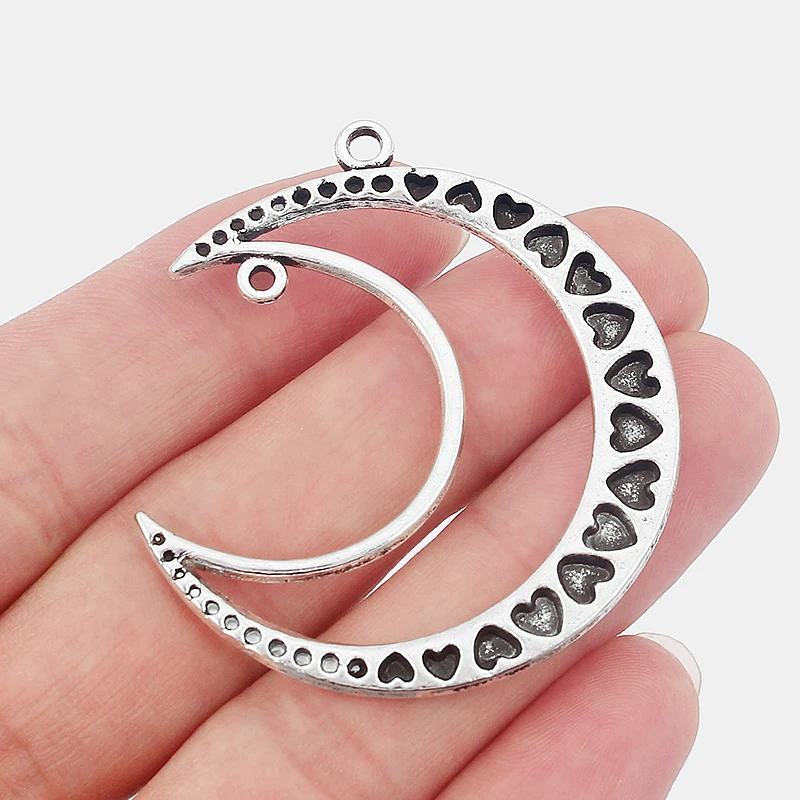 5PCS 51*46mm Hollow Moon pendant with Heart Vintage Silver Color Accessories DIY Findings Jewelry Making Craft
5PCS 51*46mm Hollow Moon pendant with Heart Vintage Silver Color Accessories DIY Findings Jewelry Making Craft