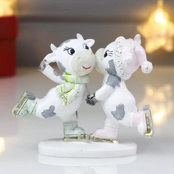 Souvenir polystone "Bull and cow on skates" pink with light green 8.5 cm 4838264
Souvenir polystone "Bull and cow on skates" pink with light green 8.5 cm 4838264