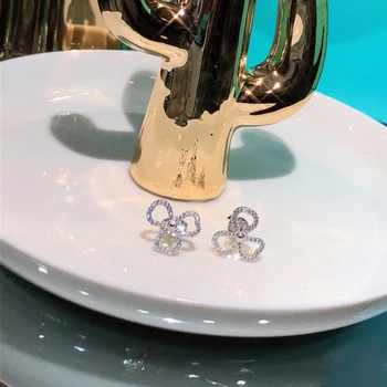 Classical charm Clover three flowers Zircon Earring S925 Sterling silver Jewelry Women Luxury brands Valentine's Day gift
Classical charm Clover three flowers Zircon Earring S925 Sterling silver Jewelry Women Luxury brands Valentine's Day gift