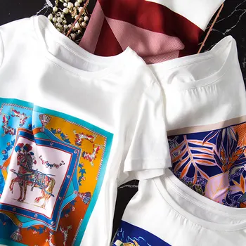 New Toward a noble also a first class silk in Europe and the lock print two color stitching round neck T shirt
New Toward a noble also a first class silk in Europe and the lock print two color stitching round neck T shirt