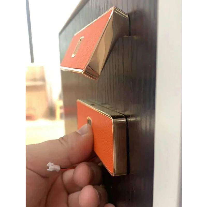 Smart Fingerprint Lock Keyless USB Charging Door Lock Smart Padlock Quickly Unlock Zinc Alloy Cabinet Lock
Smart Fingerprint Lock Keyless USB Charging Door Lock Smart Padlock Quickly Unlock Zinc Alloy Cabinet Lock