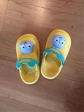 Sandalias de verano al aire libre para niños y niñas, zapatillas de playa con bonitos dibujos animados para interiores