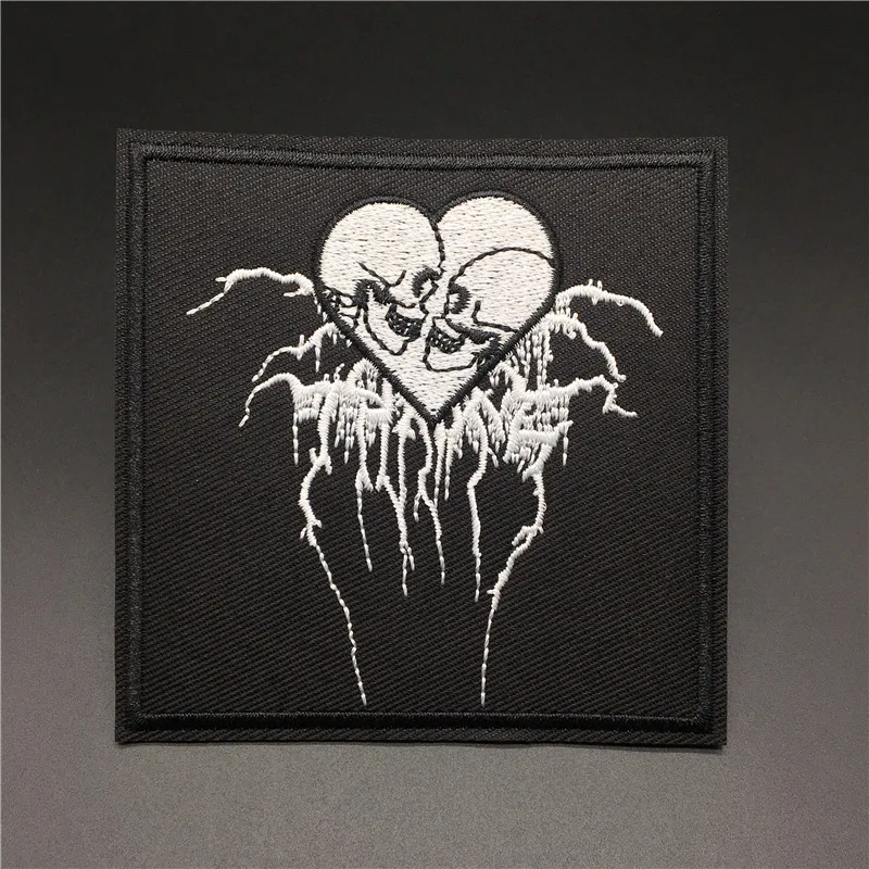 2020 New Punk Skull Embroidered Badges Iron On Patches for Clothes Sticker DIY Decorative Appliques Black and White
2020 New Punk Skull Embroidered Badges Iron On Patches for Clothes Sticker DIY Decorative Appliques Black and White