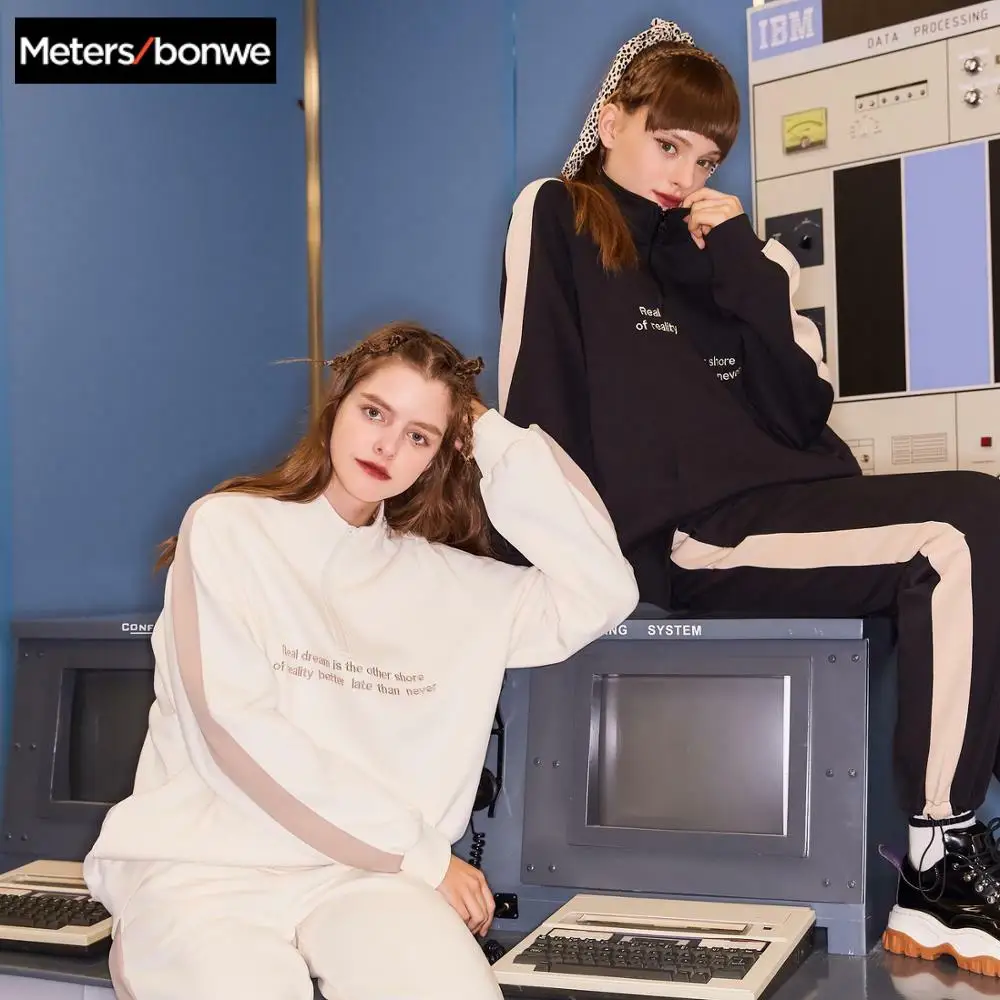 Metersbonwe 2020 Spring New High collar Sweatshirt For Women Letter Lady Fashion contrast color leisure Sweatshirt Female
Metersbonwe 2020 Spring New High collar Sweatshirt For Women Letter Lady Fashion contrast color leisure Sweatshirt Female