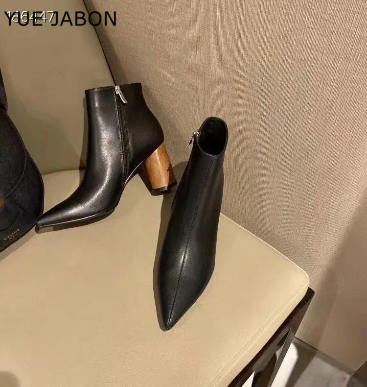 Black White Genuine Leather Winter Women Short Ankle Boots Elegant Pointed Toe Chelsea Boots High Heels Dancing Shoes Woman
Black White Genuine Leather Winter Women Short Ankle Boots Elegant Pointed Toe Chelsea Boots High Heels Dancing Shoes Woman