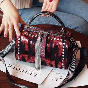 Diamond Tassel Bag Female 2020 New Printed Soft Cloth Shoulder Bag Fashion Handbag Messenger Luxury Handbags Women Bags Designer
Diamond Tassel Bag Female 2020 New Printed Soft Cloth Shoulder Bag Fashion Handbag Messenger Luxury Handbags Women Bags Designer