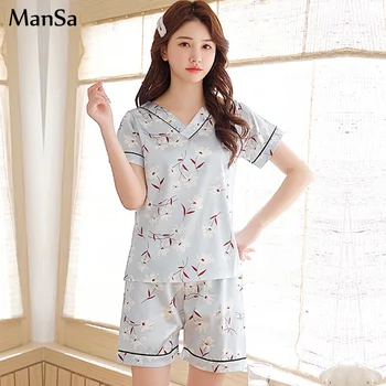 Women Sleepwear Set 2020 Summer Pajamas V-neck Silk Flower print Sweet Women Set Girl Nightgown Short Pant Cute Silk Pyjamas Set
Women Sleepwear Set 2020 Summer Pajamas V-neck Silk Flower print Sweet Women Set Girl Nightgown Short Pant Cute Silk Pyjamas Set