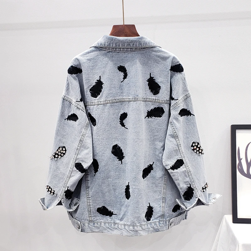 Ropa de mujer primavera 2020 Vintage Feather Embroidery Diamonds Women Autumn Washed Denim jacket Loose Oversized Blue Jean coat
Ropa de mujer primavera 2020 Vintage Feather Embroidery Diamonds Women Autumn Washed Denim jacket Loose Oversized Blue Jean coat