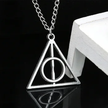 Hot Halloween Pendant Toy Necklace Retro Triangle Round Sweater Chain Necklace Harry P. Luna and Death Action Toy Character
Hot Halloween Pendant Toy Necklace Retro Triangle Round Sweater Chain Necklace Harry P. Luna and Death Action Toy Character